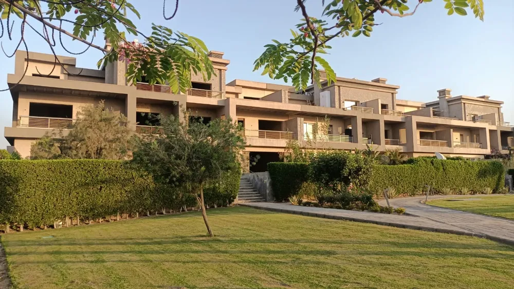 105601-تاون-هاوس-للبيع-في-نيو-جيزة-5-غرفة-في-مدينة-السادس-من-أكتوبر-جي-للتطوير-العقاري