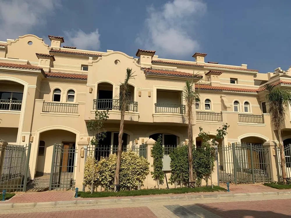 34257-تاون-هاوس-ميدل-للبيع-في-الباتيو-5-ايست-الشروق