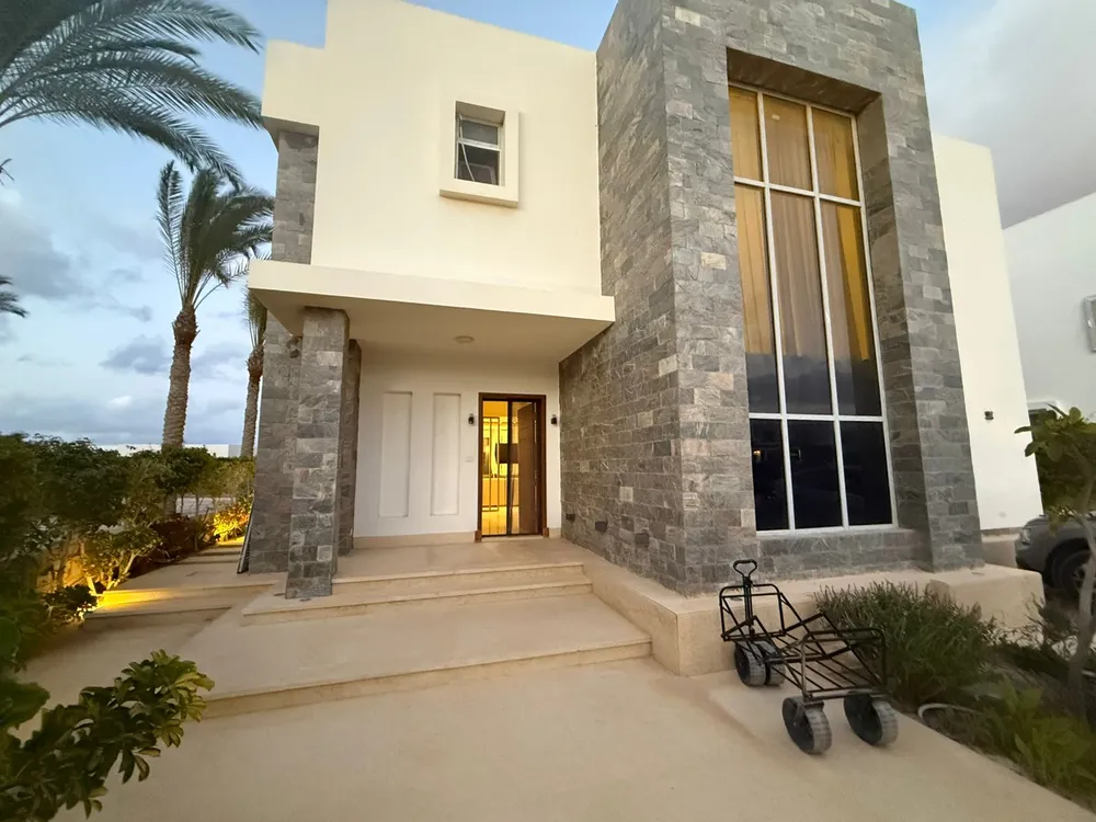 91800-villa-for-sale-in-almaza-bay